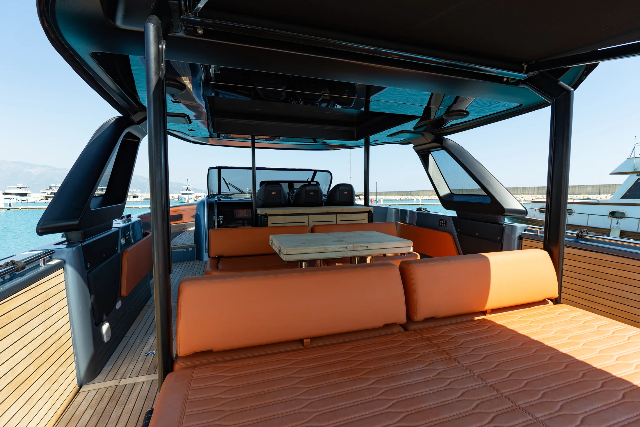 Кокпит Cranchi A46 Luxury Tender